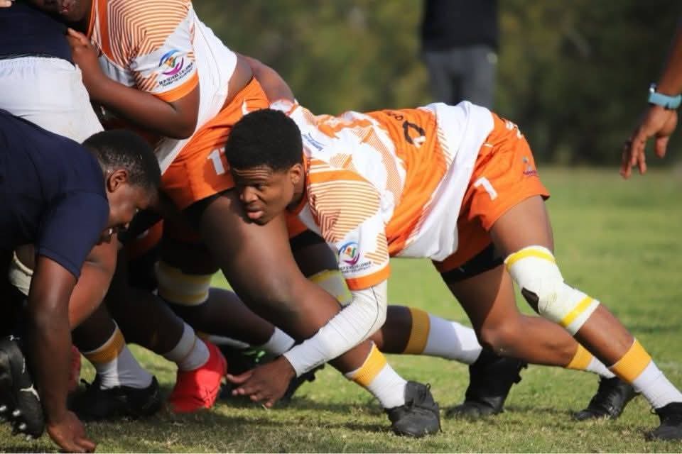 Olutsha front row in orange and white driving forward in a scrum
