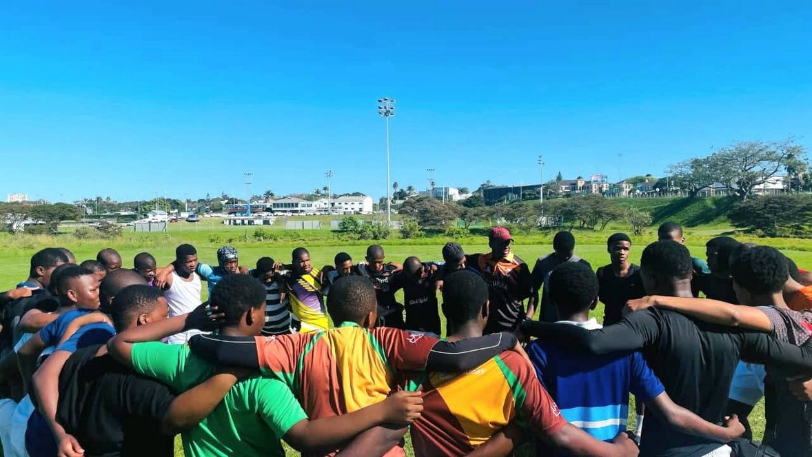 Olutsha team in a tight huddle before kick-off